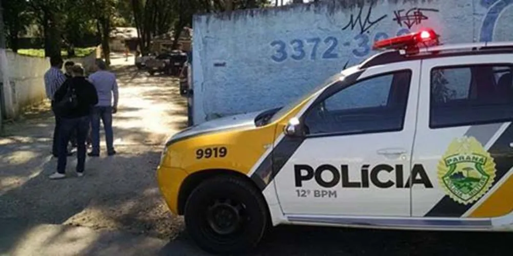 Imagem ilustrativa da imagem Funcionário reage à assalto ao ver arma na boca de chefe