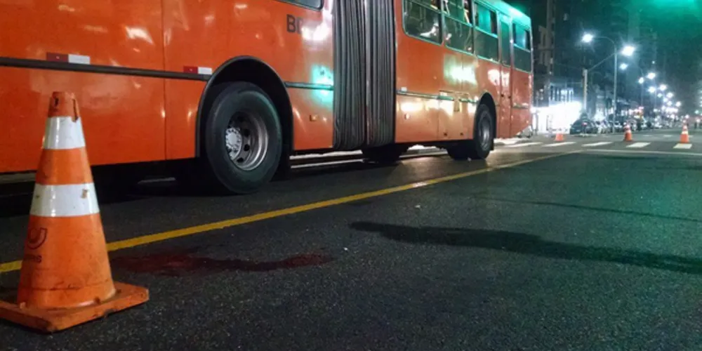 Imagem ilustrativa da imagem Adolescente é atropelada por ônibus biarticulado