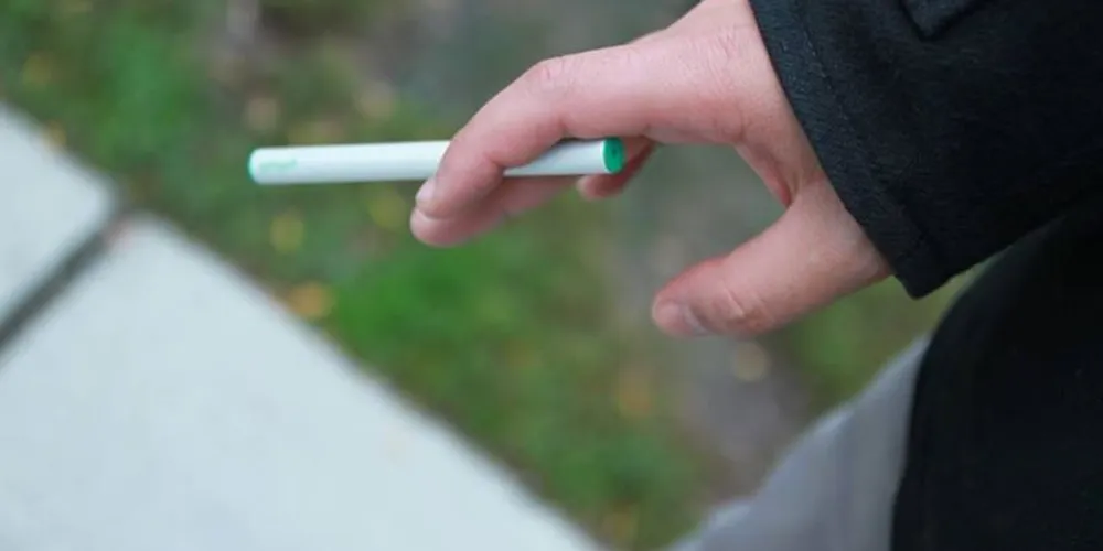 Imagem ilustrativa da imagem OMS pede proibição de cigarros eletrônicos para menores