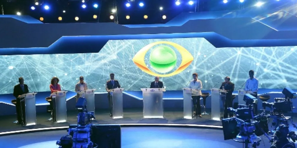 Imagem ilustrativa da imagem Candidatos trocam ataques no primeiro debate na TV