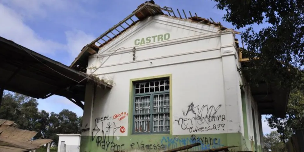 Imagem ilustrativa da imagem Antiga estação de trem é depredada por vândalos