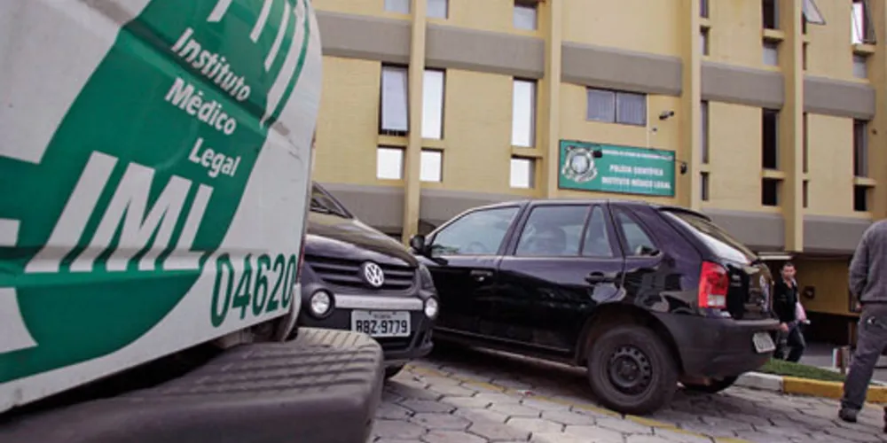 Imagem ilustrativa da imagem Esposa é acusada de incendiar casa e matar marido