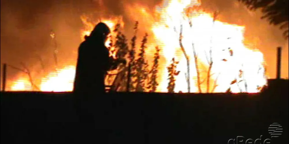 Imagem ilustrativa da imagem Incêndio queima mais de mil veículos no Rio de Janeiro
