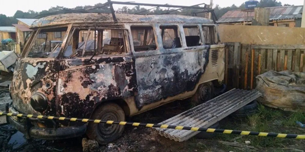 Imagem ilustrativa da imagem Homem morre queimado dentro de Kombi em que morava