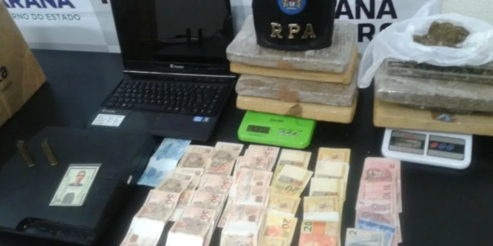 Imagem ilustrativa da imagem PM flagra traficante com mais de 7 kg de maconha