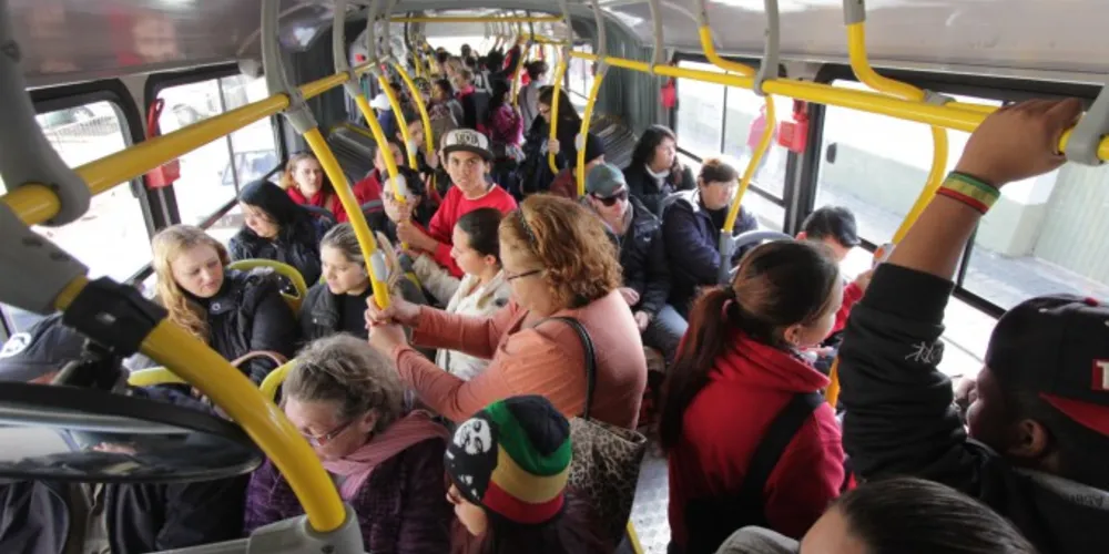 Imagem ilustrativa da imagem Bandidos promovem ondas de assalto em ônibus da VCG