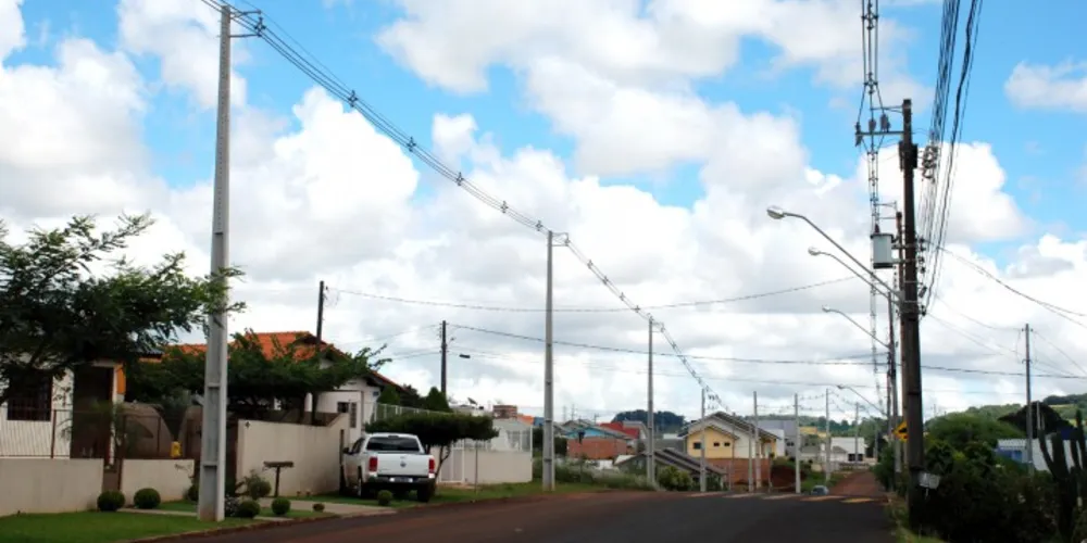 Imagem ilustrativa da imagem Copel alerta para os riscos de fixar cartazes em postes