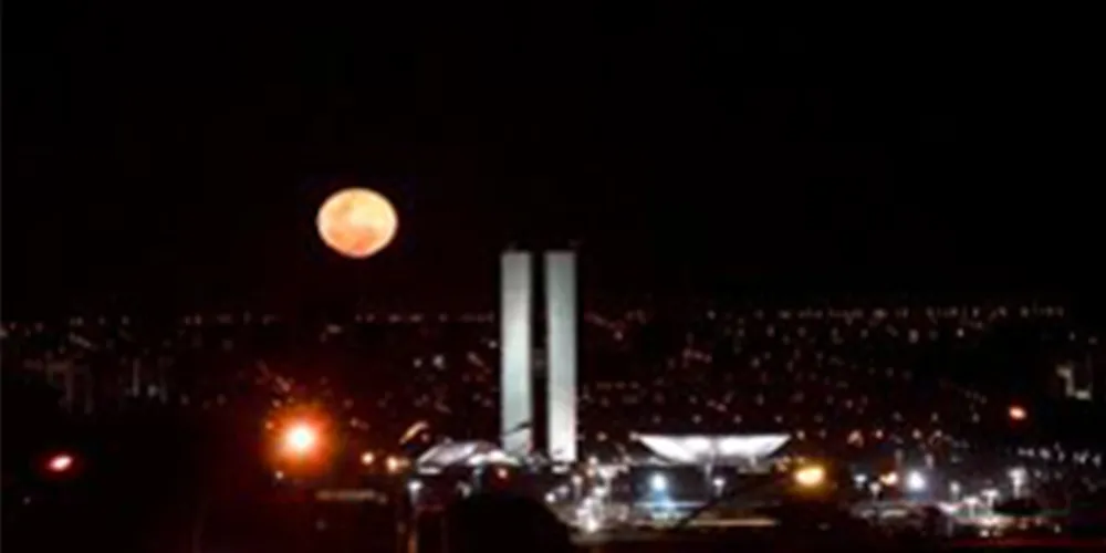 Imagem ilustrativa da imagem Lua fica mais próxima da Terra neste domingo