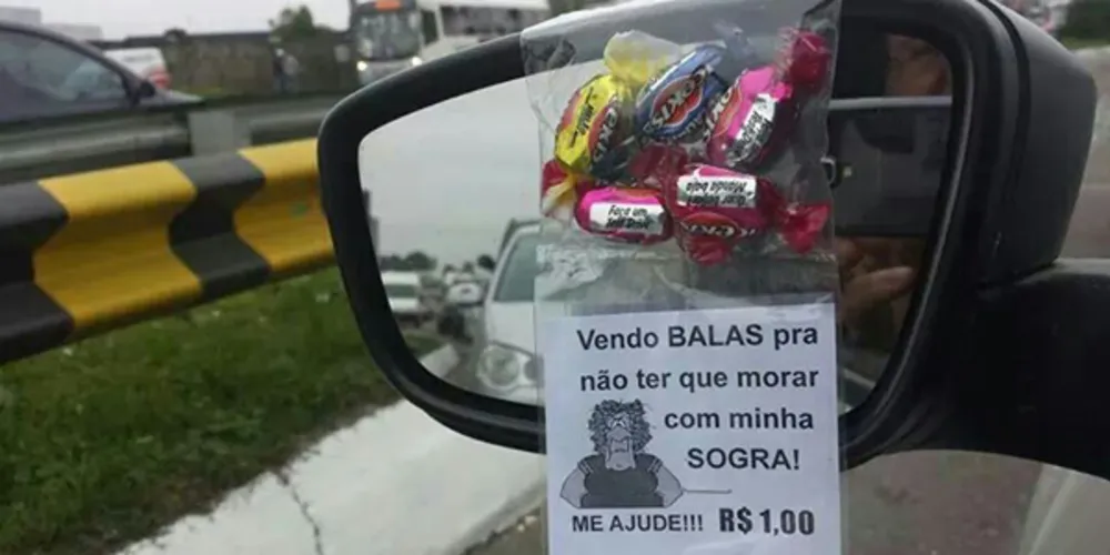 Imagem ilustrativa da imagem Ambulante faz marketing: “Não quero mais morar com a sogra”