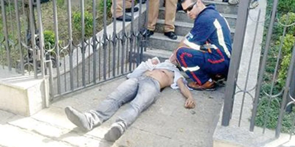 Imagem ilustrativa da imagem Dona de casa é feita refém, pega arma de ladrão, atira e mata