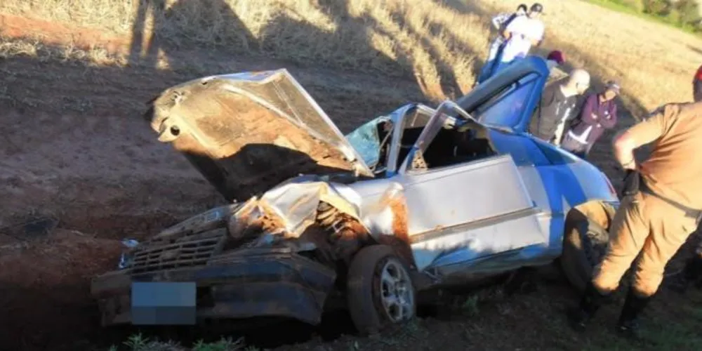 Imagem ilustrativa da imagem Motorista morre ao cair com o veículo em valeta da PR-092