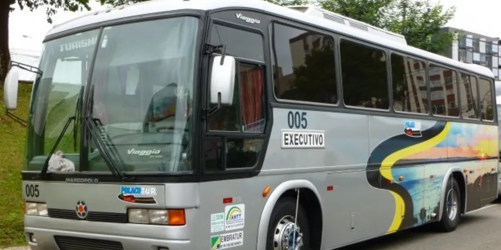 Imagem ilustrativa da imagem Quadrilha assalta ônibus e passageira é baleada