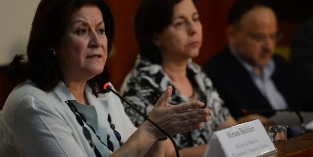 Imagem ilustrativa da imagem Governo vai esperar sindicância para definir afastamentos