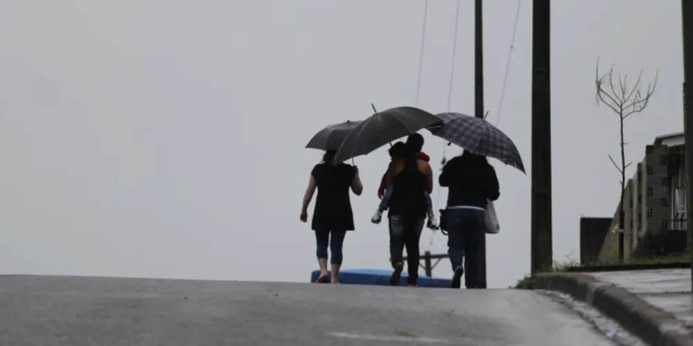 Imagem ilustrativa da imagem PG amanhece com chuva intensa e clima instável