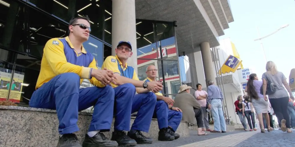 Imagem ilustrativa da imagem Funcionários dos Correios aprovam estado de greve no PR