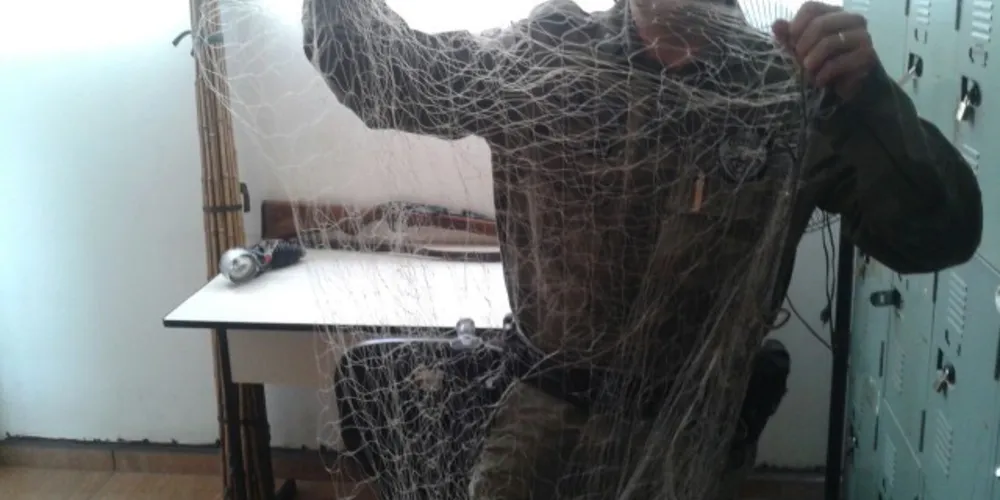 Imagem ilustrativa da imagem Homem é preso com material de pesca predatória