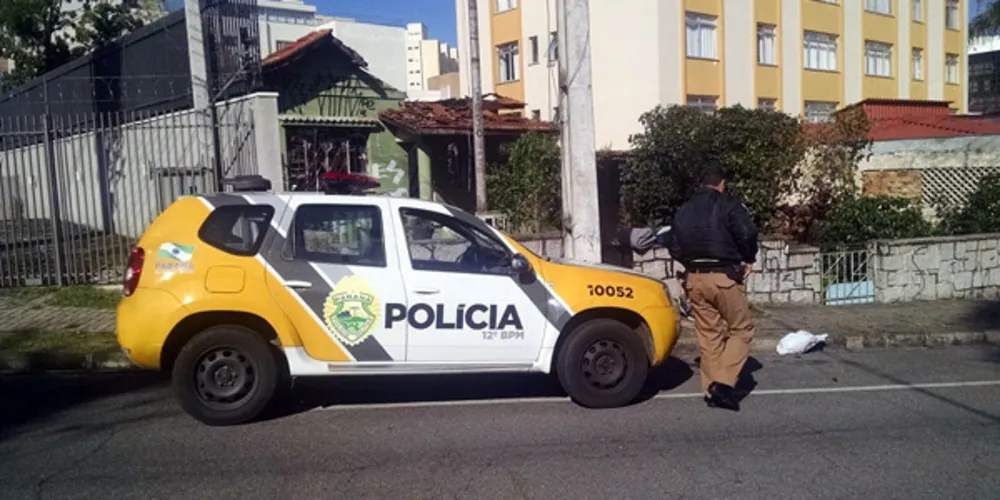 Imagem ilustrativa da imagem Homem é assassinado a facadas e tem o tênis roubado