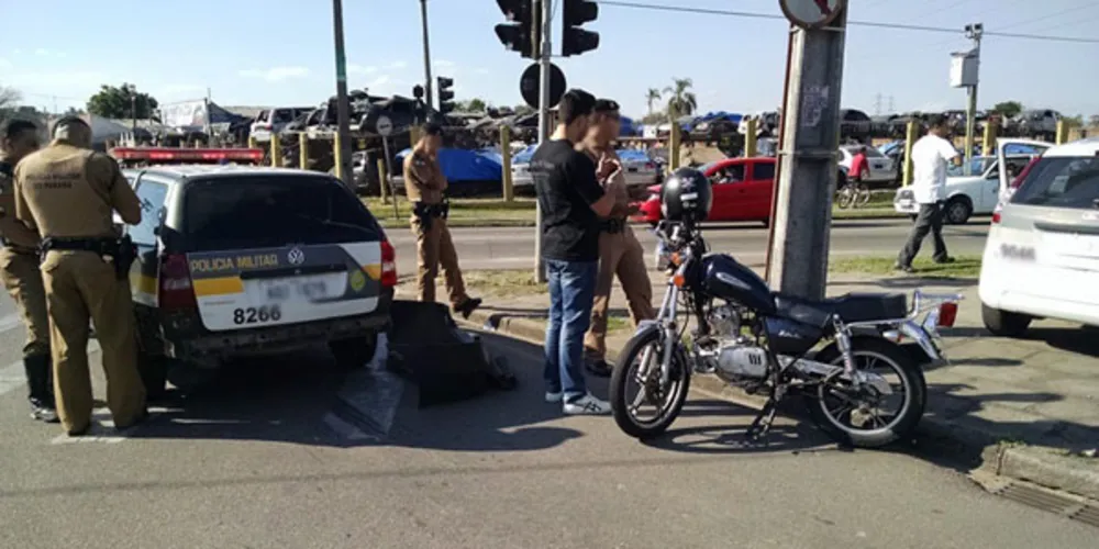Imagem ilustrativa da imagem Viatura bate em motociclista que fica gravemente ferido