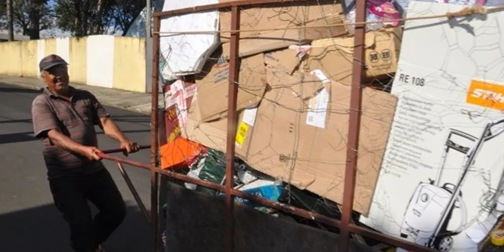 Imagem ilustrativa da imagem Catador de recicláveis critica separação de lixo dos moradores
