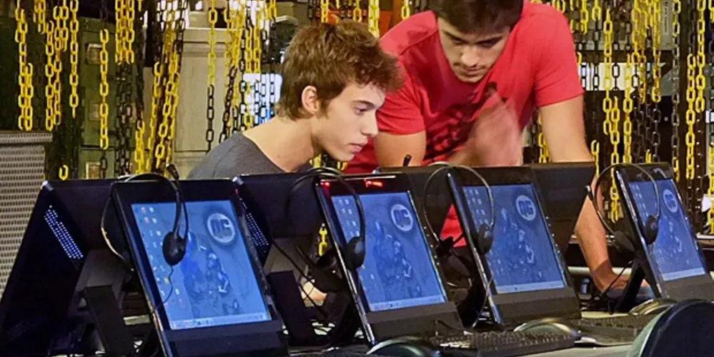 Imagem ilustrativa da imagem Cobra faz uma cópia do videobook de Bianca