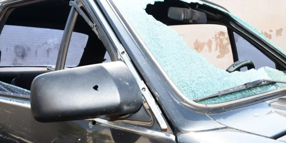 Imagem ilustrativa da imagem Bandidos atiram contra carro, matam casal e acertam criança
