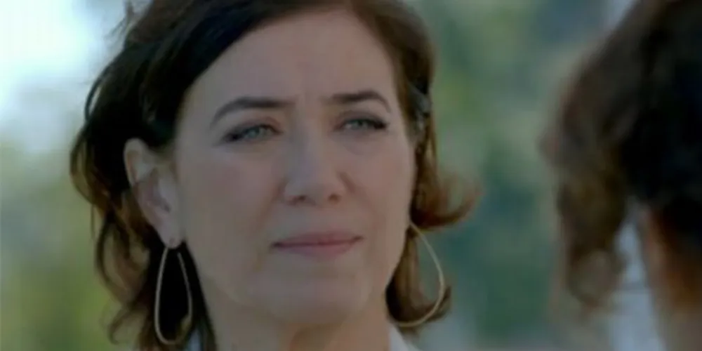 Imagem ilustrativa da imagem Marta se convida para almoçar com família de Isis