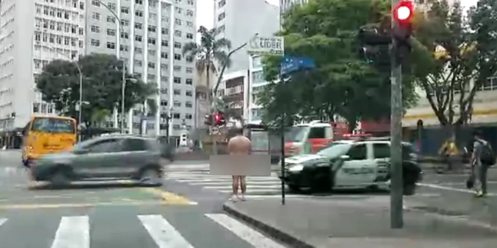 Imagem ilustrativa da imagem ‘Peladão do ônibus’ é flagrado no centro de Curitiba ainda nu