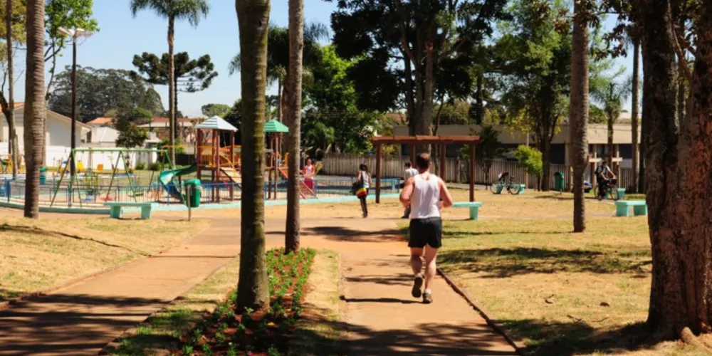 Imagem ilustrativa da imagem Uvaranas recebe praça revitalizada em frente à Igreja