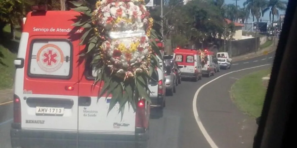 Imagem ilustrativa da imagem Ambulâncias do Samu são usadas em cortejo fúnebre