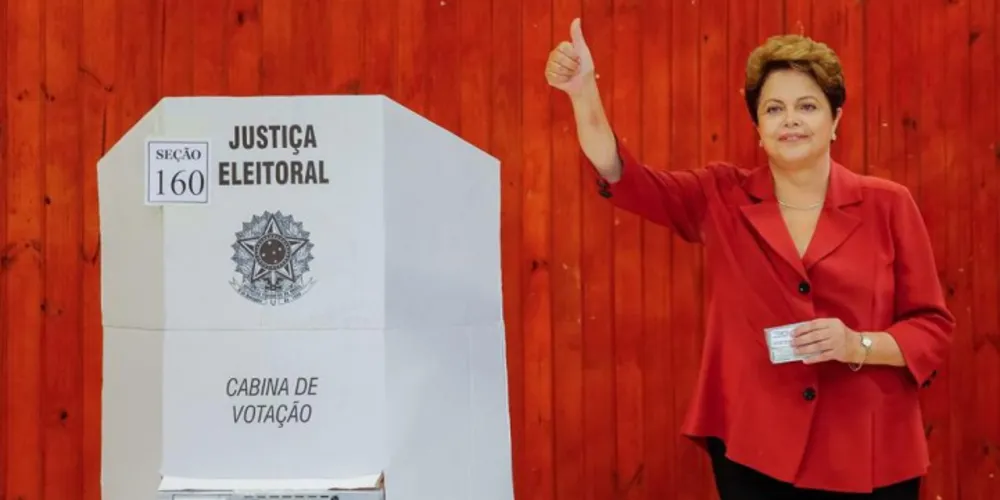 Imagem ilustrativa da imagem Dilma é reeleita em 2º turno mais acirrado da história