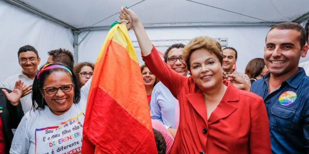 Imagem ilustrativa da imagem Dilma intensifica ataques a Aécio Neves