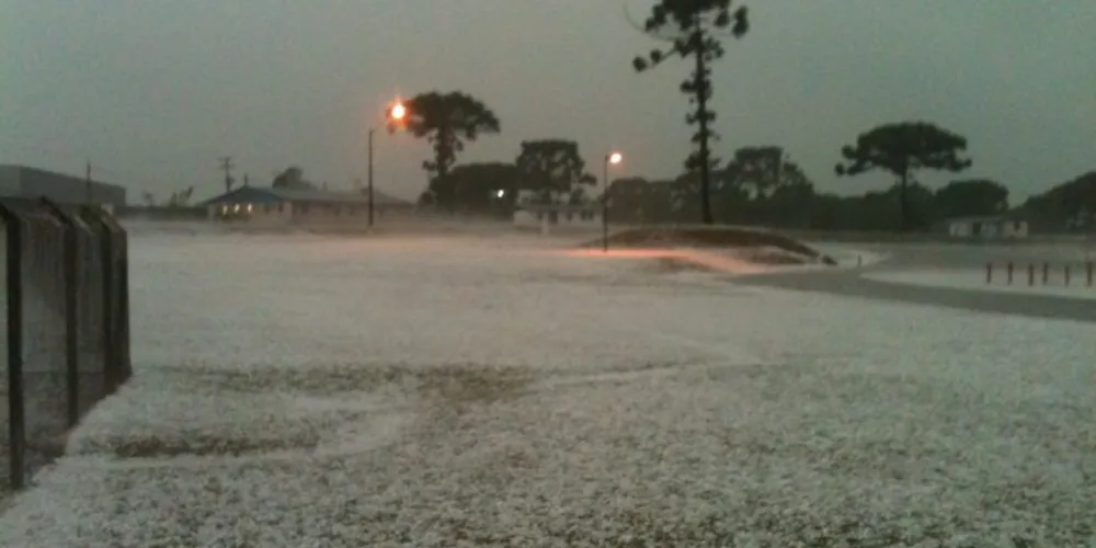Imagem ilustrativa da imagem Chuva de granizo causa estragos em Campo Largo
