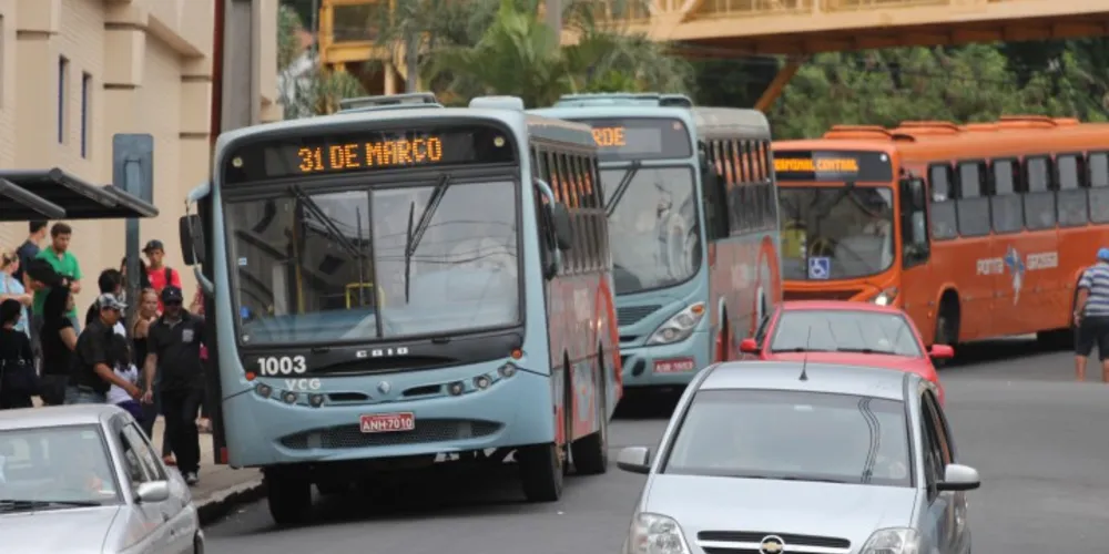 Imagem ilustrativa da imagem Armados, bandidos assaltam ônibus da VCG