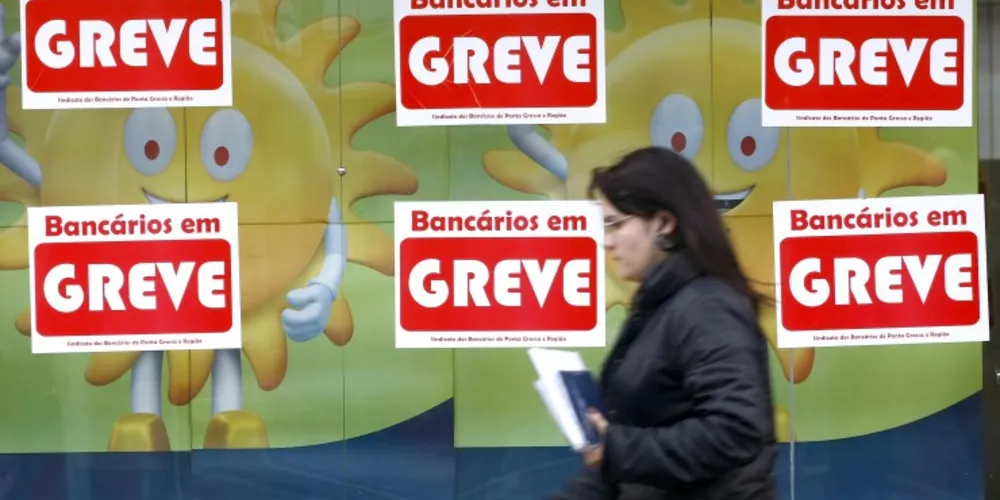 Imagem ilustrativa da imagem Bancários de oito cidades da região aderem à greve