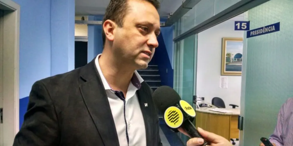 Imagem ilustrativa da imagem George renuncia liderança e ‘bate forte’ em Rangel