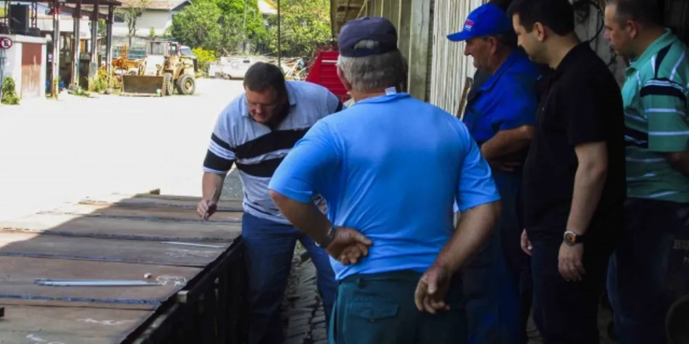 Imagem ilustrativa da imagem Irati constrói ponte de ferro avaliada em R$ 20 mil