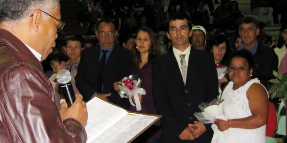 Imagem ilustrativa da imagem Prefeitura abre inscrições para casamento coletivo em Castro