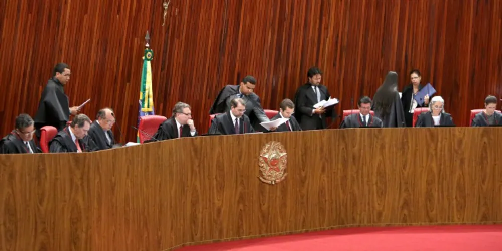 Imagem ilustrativa da imagem TSE veta ataques a Aécio e barra propaganda do PT
