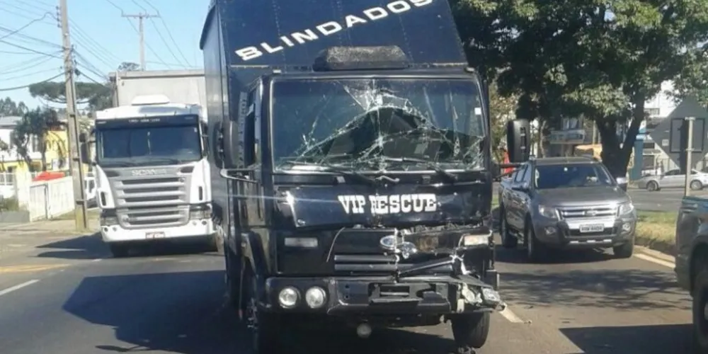 Imagem ilustrativa da imagem Acidente deixa trânsito lento na Souza Naves