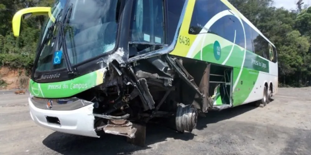 Imagem ilustrativa da imagem Colisão entre ônibus e carro mata uma pessoa na BR-277