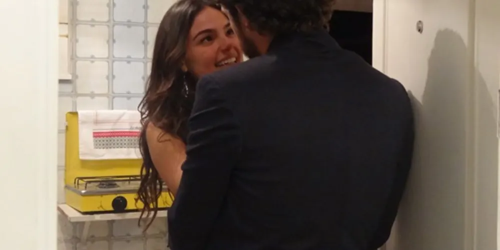 Imagem ilustrativa da imagem Rafael comemora com Sandra novo emprego