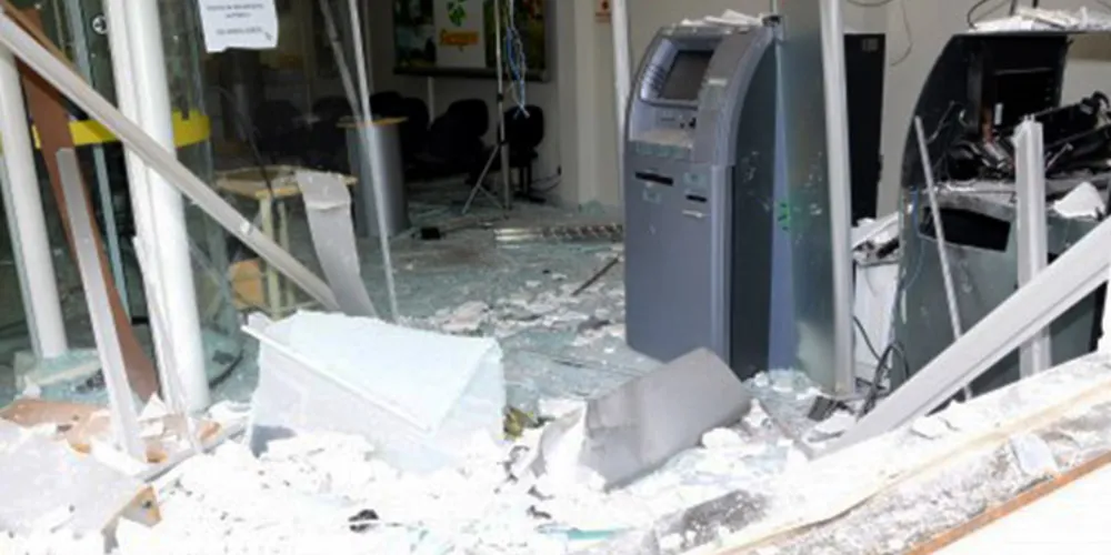 Imagem ilustrativa da imagem Bandido perde a perna em explosão de caixa eletrônico