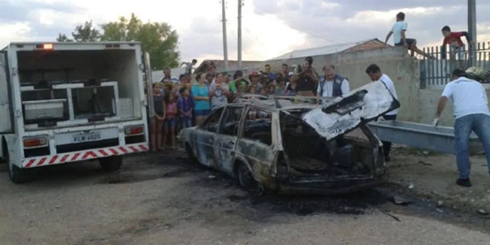 Imagem ilustrativa da imagem Carro pega fogo e corpo é carbonizado em Piraquara