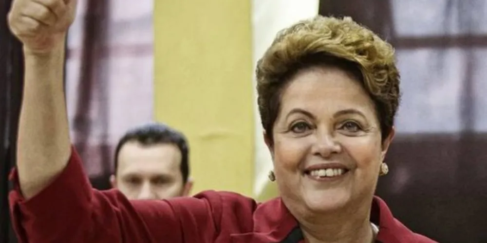 Imagem ilustrativa da imagem Dilma vota em escola de Porto Alegre e faz V da vitória