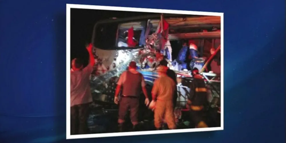 Imagem ilustrativa da imagem Acidente com ônibus de estudantes deixa 10 mortos
