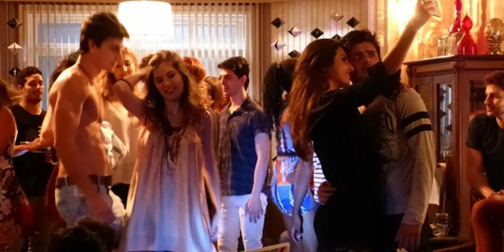 Imagem ilustrativa da imagem Malhação: Duca vê foto de Bianca e Lírio na festa de Jade