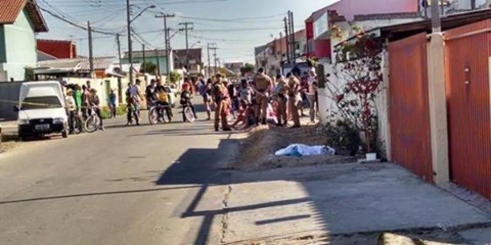 Imagem ilustrativa da imagem Jovem é morto com cinco tiros durante visita à mãe