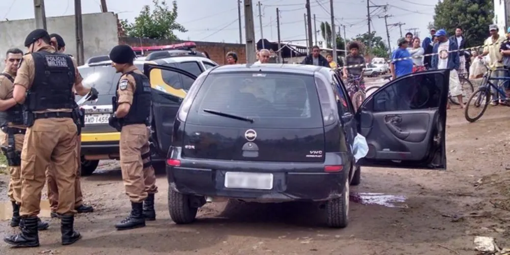 Imagem ilustrativa da imagem Homem sai para comprar pão e é morto dentro do carro 
