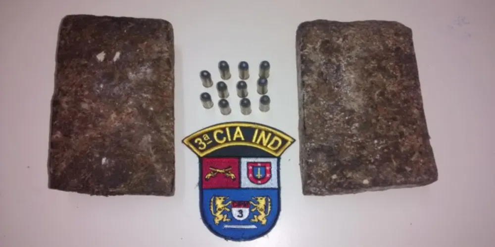 Imagem ilustrativa da imagem Polícia flagra homem com 850g de maconha em ônibus