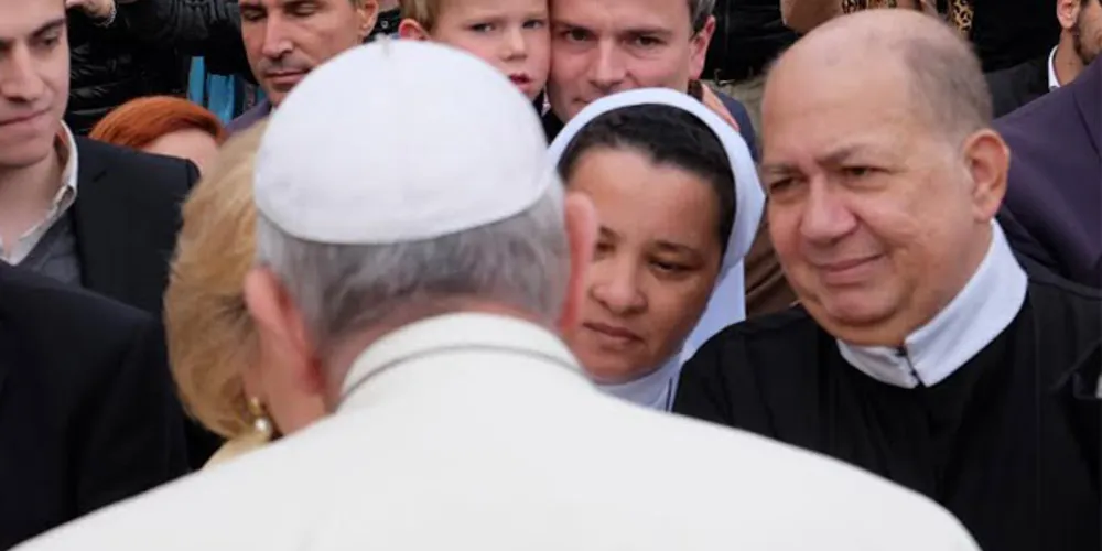 Imagem ilustrativa da imagem Papa Francisco presenteia PG com solidéu